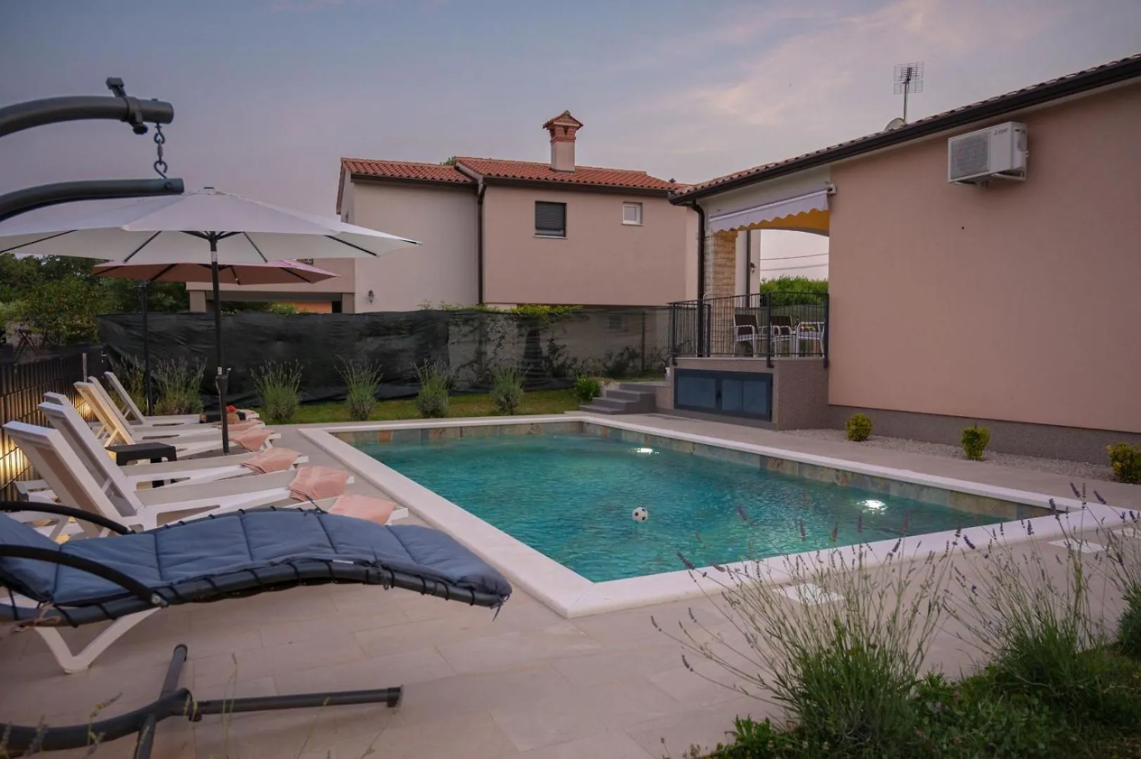 Poolside Holiday House Лабин Хорватия