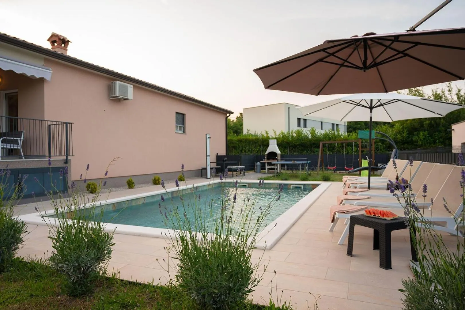 Poolside Holiday House Labin