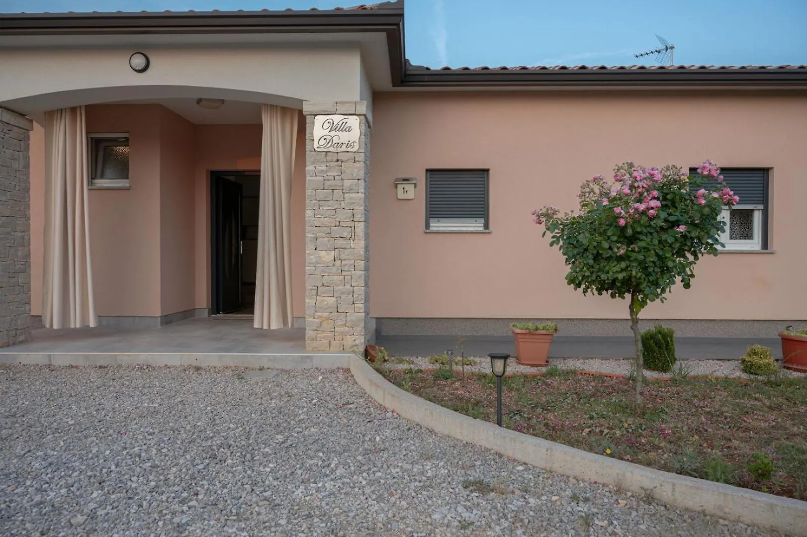 Poolside Holiday House Labin